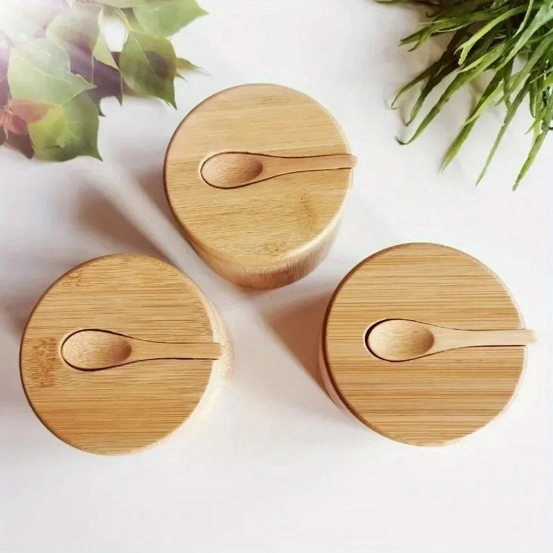 Pot à épices et sel en bambou avec cuillère intégrée